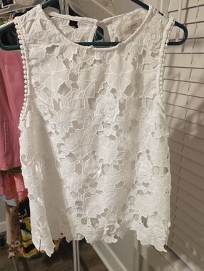 Cupio White Floral Eyelet Lace Top.   Size Large